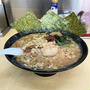 背脂ラーメン中盛を太麺 油多めで啜る 〜炙り煮豚1枚・魚粉・辛玉〜