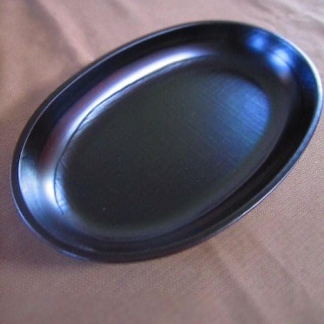 オーバル型の漆器
