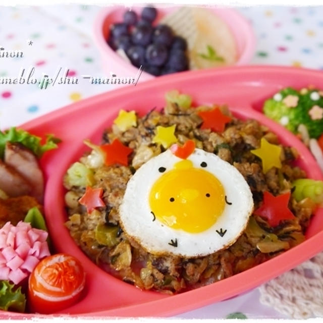 ＊うずらの目玉焼きdeコケぴよ☆＆餃子の具deＪ丼弁♪キャラ弁＊