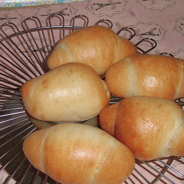 レーズン元種でロールパン・・・１個変な形！！