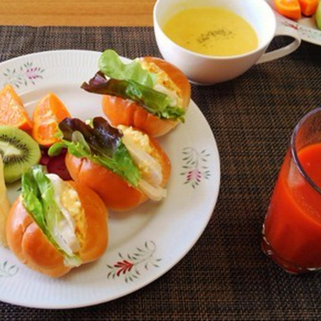 食べなとが重なった・・・ゆで鶏とゆでたまごのサンドイッチ♪・・♪