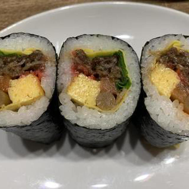 買ってきた恵方巻きと娘の大好きなキムチ鍋