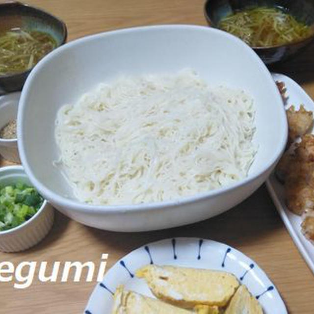 蒸し暑い日にはカレーそぼろつけ麺です。