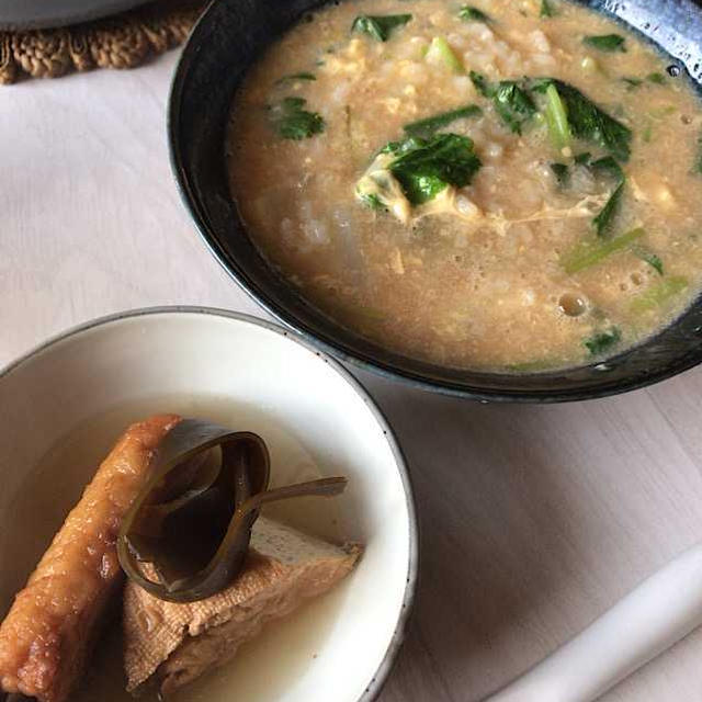 味噌味の卵雑炊とおでんで朝ごはん