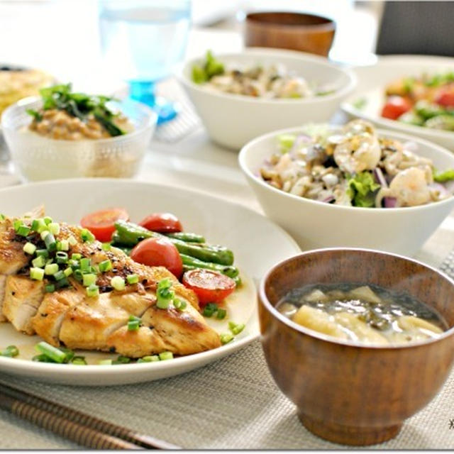 ☆こんがりチキンステーキ　レモン醤油で　28日の昼ごはん☆