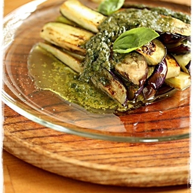 即席バジルソース。フライパン焼き茄子