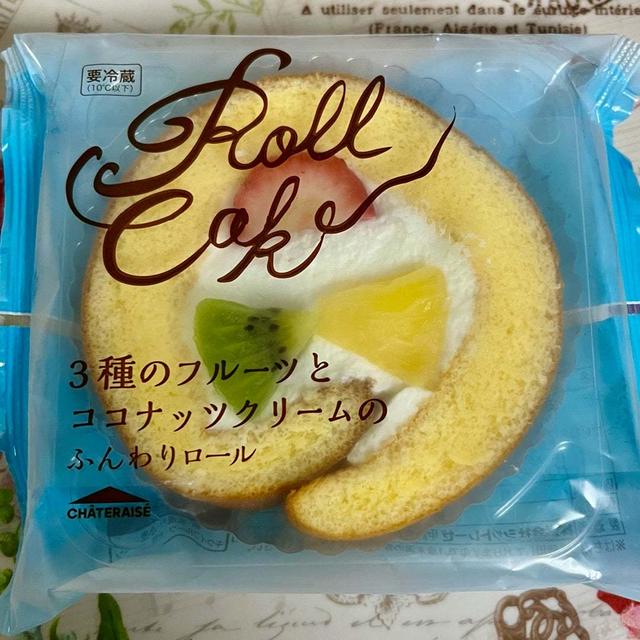 【NEW】シャトレーゼ 3種のフルーツとココナッツクリームのふんわりロール