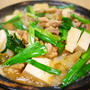 鶏鍋 ～ 甘辛醤油ダレ・豆腐とニラ入り