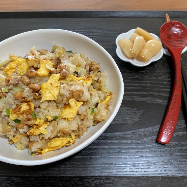 お昼は納豆チャーハン