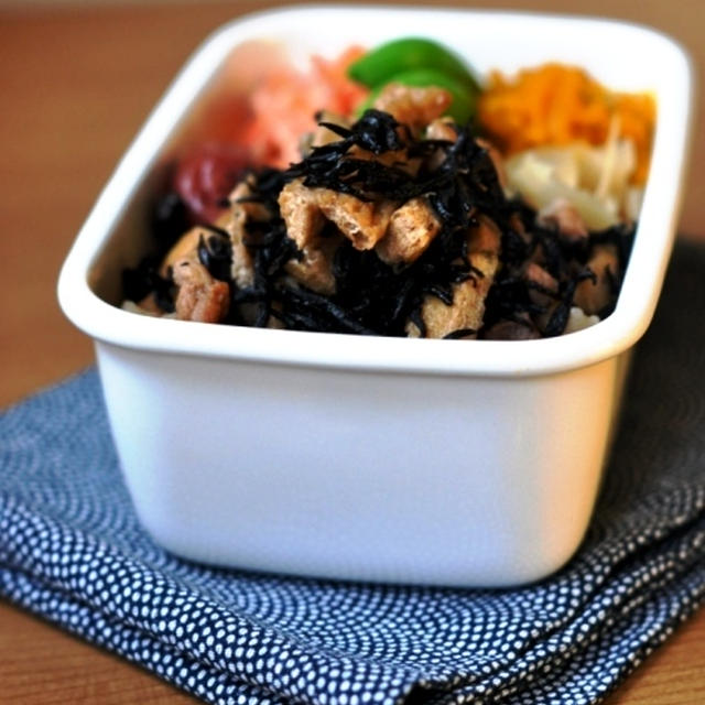 ひじきたっぷりきつね丼弁当。