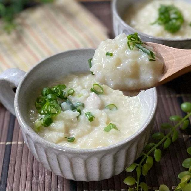 【風邪の時や夜食にも】鶏むね肉と豆乳のおかゆ