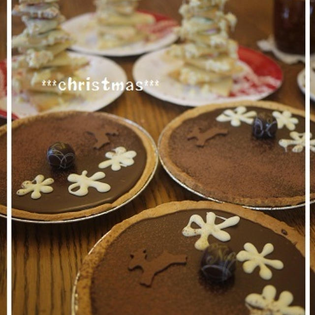 チョコレートタルト＆クリスマスクッキーツリー…それからお店のケーキ♪