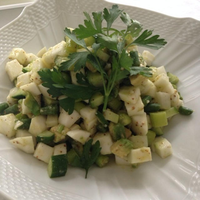 白と緑の食卓