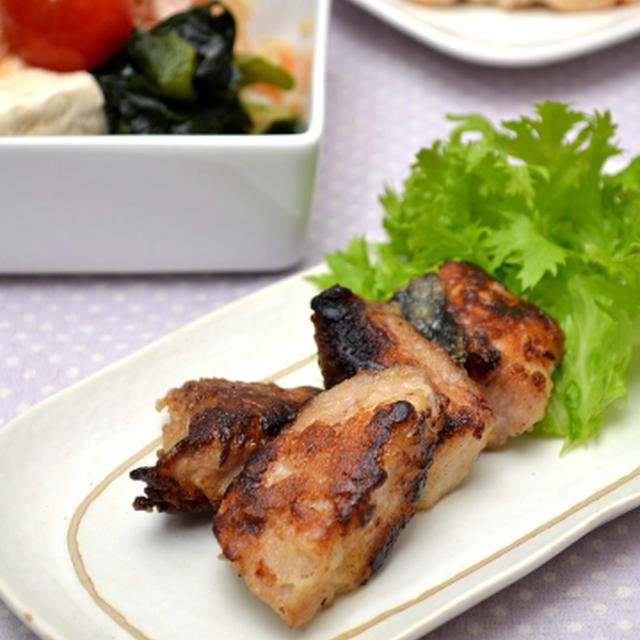 ～定番～ブリのふっくら味醂揚げ焼き、試作中みそチキン、サラダの晩ご飯。