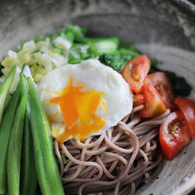 ぶっかけまぜ蕎麦をすすったら、ざる蕎麦をリズム良くすする事で日本の夏が涼しくなる事に気づいた。