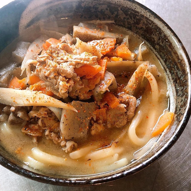 ランチは豚汁うどんです！！
