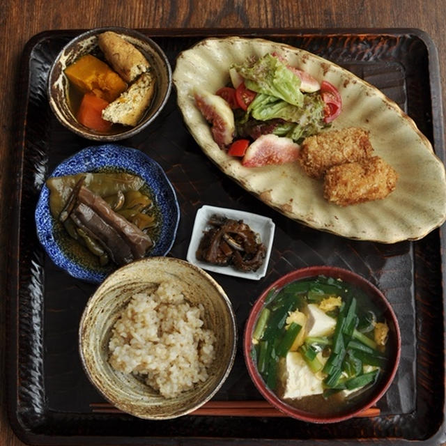 一汁四菜ごはん◆ニラのお味噌汁、豚肉の蒟蒻ロールフライ、がんもとカボチャの煮物、ピーマンといりこの煮物、ゴーヤの佃煮