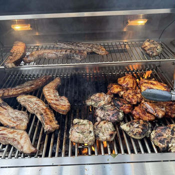 25人で連休は肉と笑顔のバーベキュー！