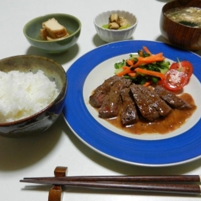 釣った穴子とソラマメ煮。と、ステーキ。