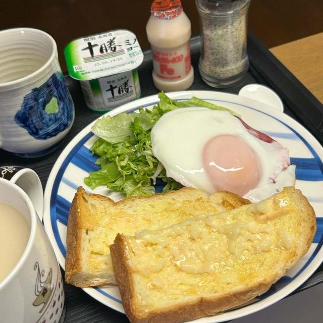 5.12【お家ごはん・朝】パン耳マヨシュレッド焼き❣️ﾃﾞｽ。