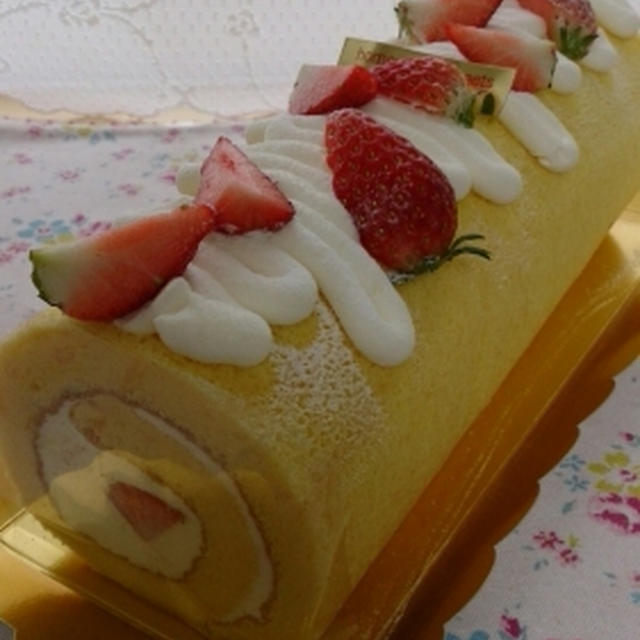 贈り物に、イチゴのロールケーキ！