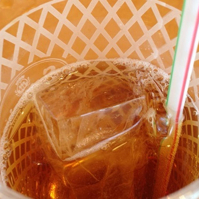 サイゼリヤのドリンクバーに炭酸水♪ティーソーダ、スプリッツアーが作れる！