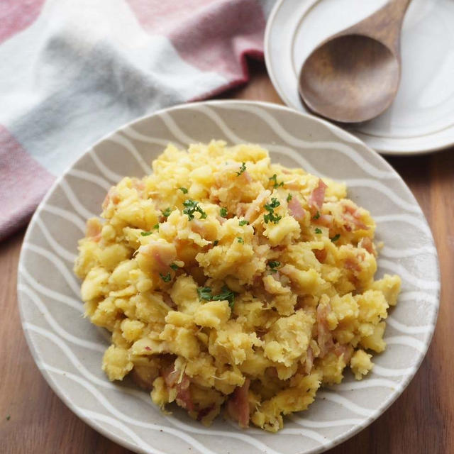 あと一品に便利！レンジで作れて簡単さつまいものカレーマヨサラダ