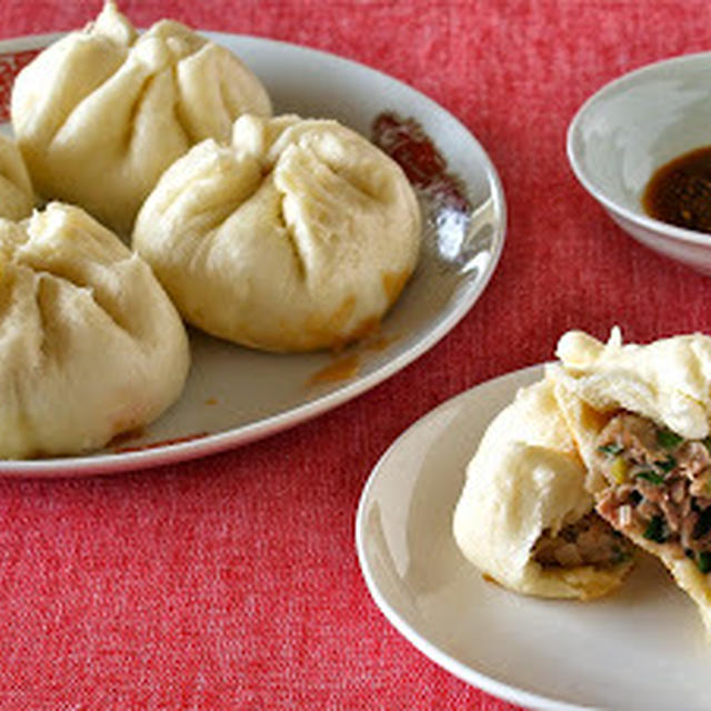 How to Make SUPER EASY Nikuman (Steamed Pork Buns) using a frying pan - Video Recipe