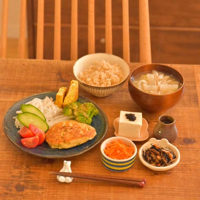 豆腐ハンバーグと野菜のおかずでヘルシーごはん