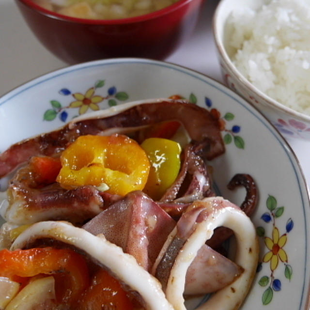 イカとパプリカの塩レモン炒め