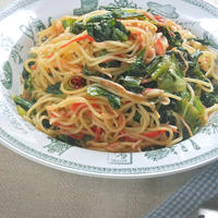 簡単10分パスタ！レタスとカニかまのペペロンチーニ。
