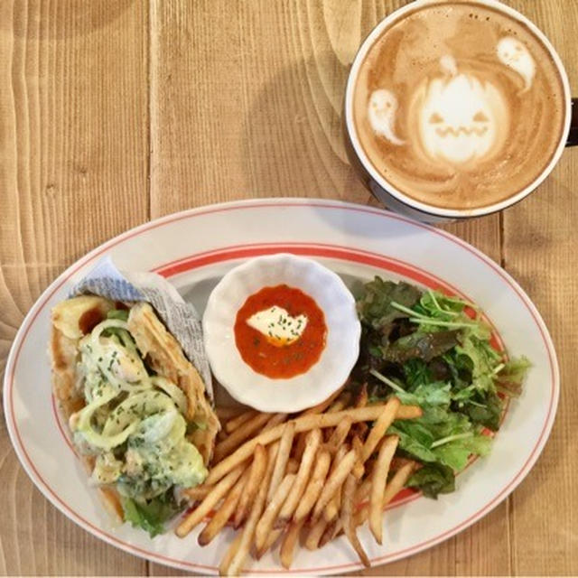 【下北沢】 プラッフィー カフェ 　サックサクのワッフルサンドウィッチとふわっふわのパンケーキ