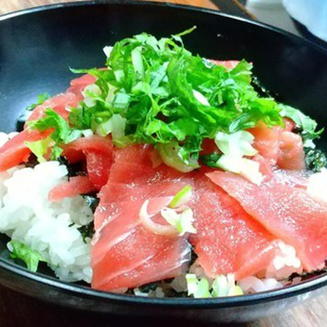 鉄火丼とマグロの竜田揚げ