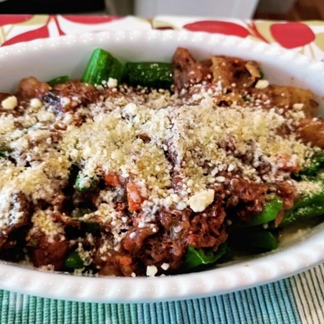 蒸し鶏のキャベツサラダ ～ しし唐とトマトシチューをパルメザンチーズで