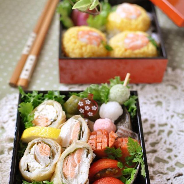 小海老と玉子そぼろの手毬寿司とサーモンとクリチー春巻きのお弁当