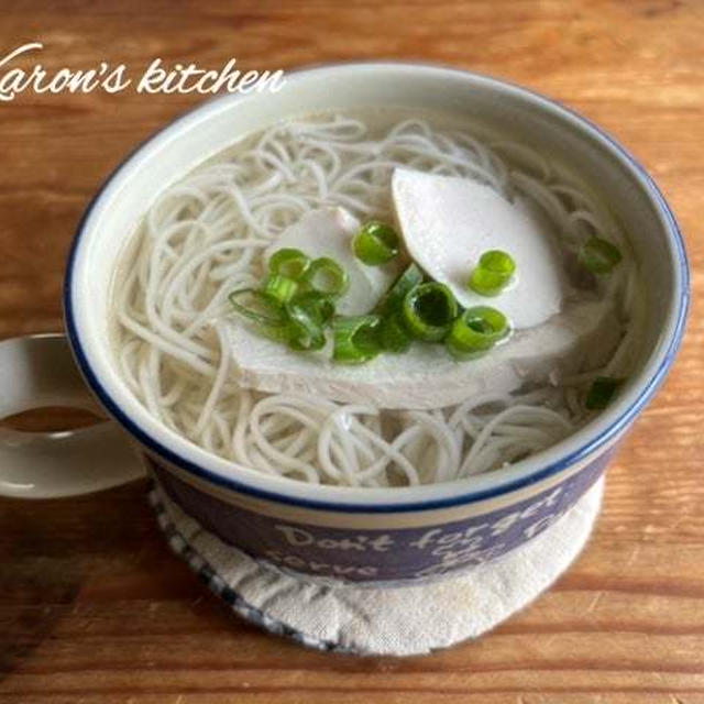 サラダチキンのゆで汁をにゅう麵のスープに！