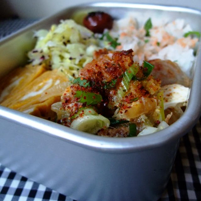 カツとじ弁当とソースカツ丼弁当。