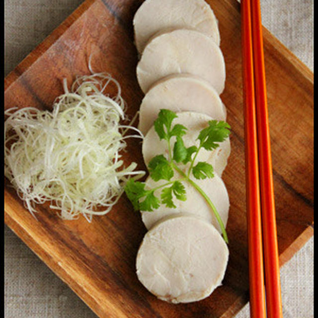 超簡単！ムネ肉でしっとり鶏ハムをベトナム風フォーに