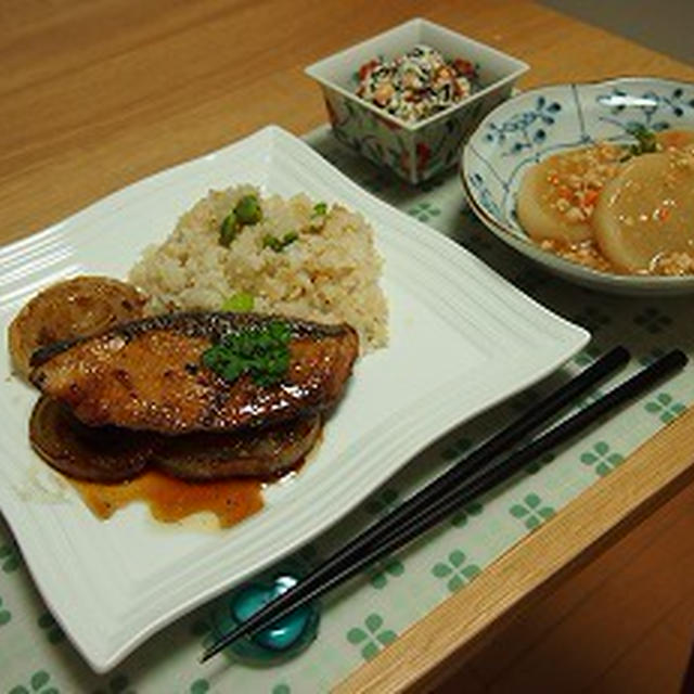 ■メニュー■鰤の和バターソテー、空豆ご飯、大根の鶏そぼろ餡、大根卸と茸の和物、スープ＊５月２２日