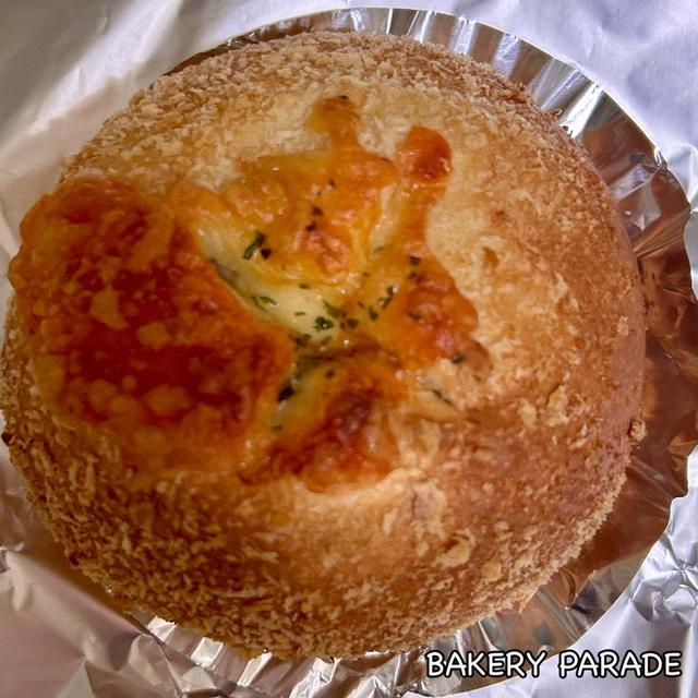 半熟たまごのカレーパンと とうもろこしとタマゴのパン