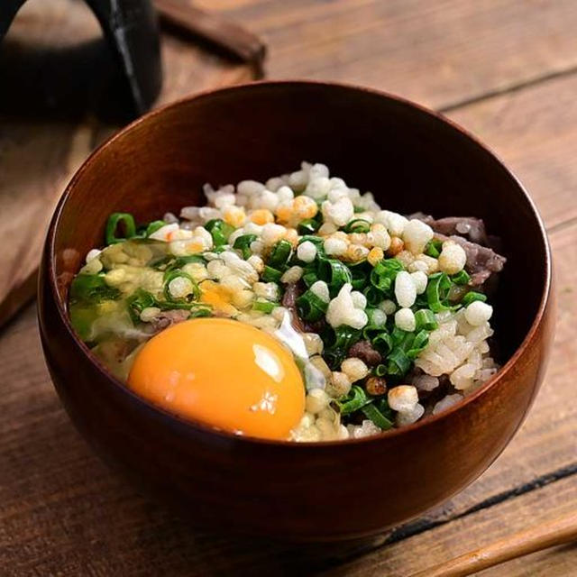 すき焼のたれで脱力して作ったら、驚くほどうまかった「脱力系釜飯 すき焼卵かけご飯」