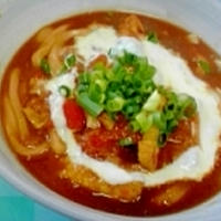 残りカレーでカレーうどん、モッツァレラチーズ乗せ♪