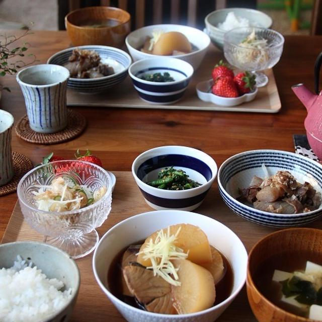 ぶり大根。牛肉とこんにゃくのきんぴらなど。