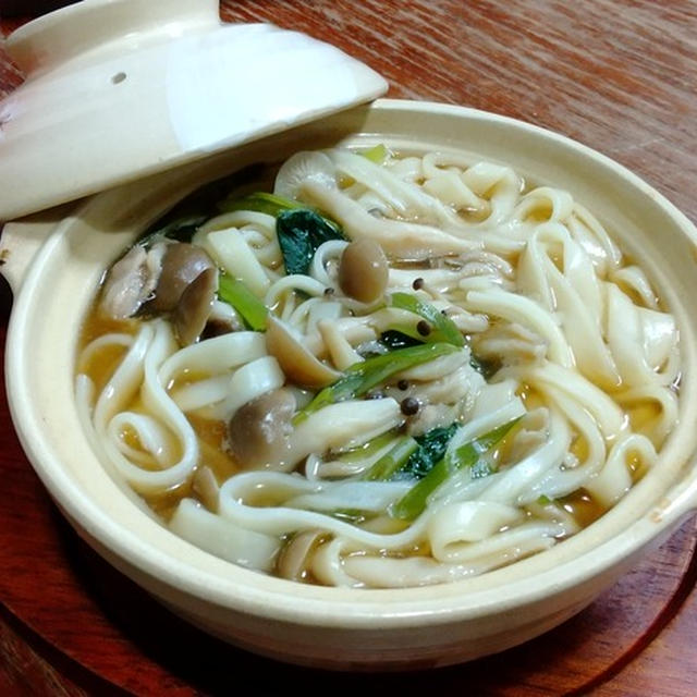 豚肉とねぎときのこと小松菜の鍋焼きうどん