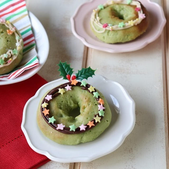 【レシピ掲載】米粉で作るクリスマスリース風焼きドーナツ【型不要レシピ】