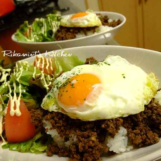 ワンボウルでカフェ飯風♪ソースそぼろ丼