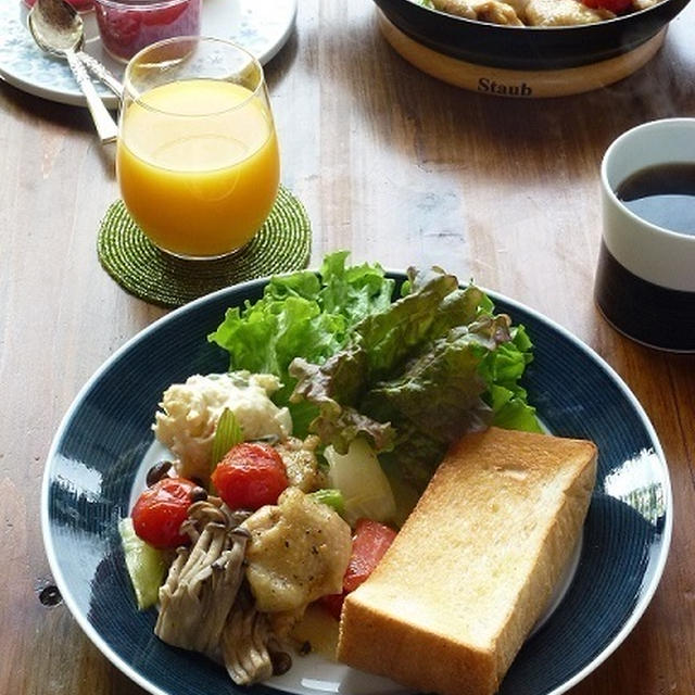 チキンと野菜のグリルと、「一本堂」の食パン♪