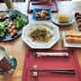 野菜スティック盛り合わせ大皿、ごま高菜焼きそば、いか南蛮漬けとかでタコパーな昼から家呑み