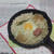 玉ねぎ・天かす・中華クラゲ・激辛青とんの月見焼きうどん