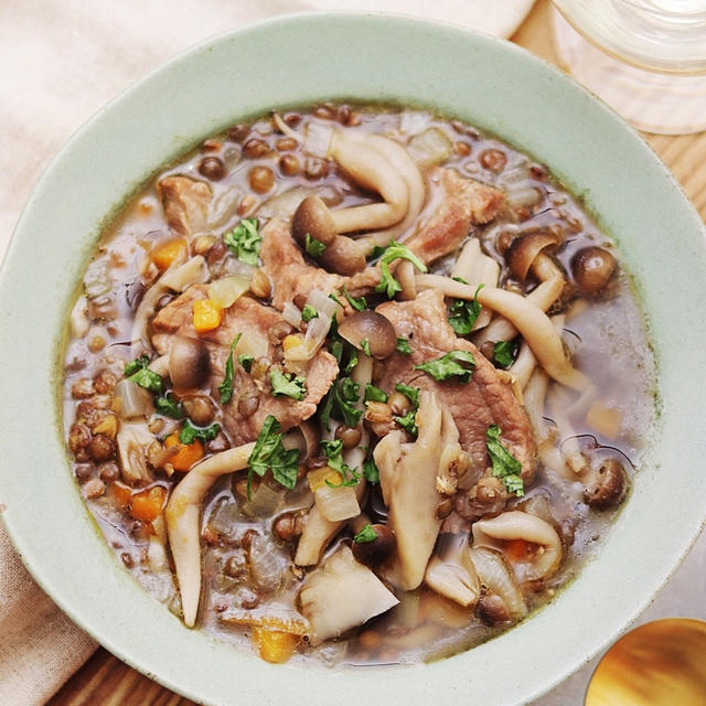 【冬に食べたい豆料理】レンズ豆の豚肉煮込みスープ！